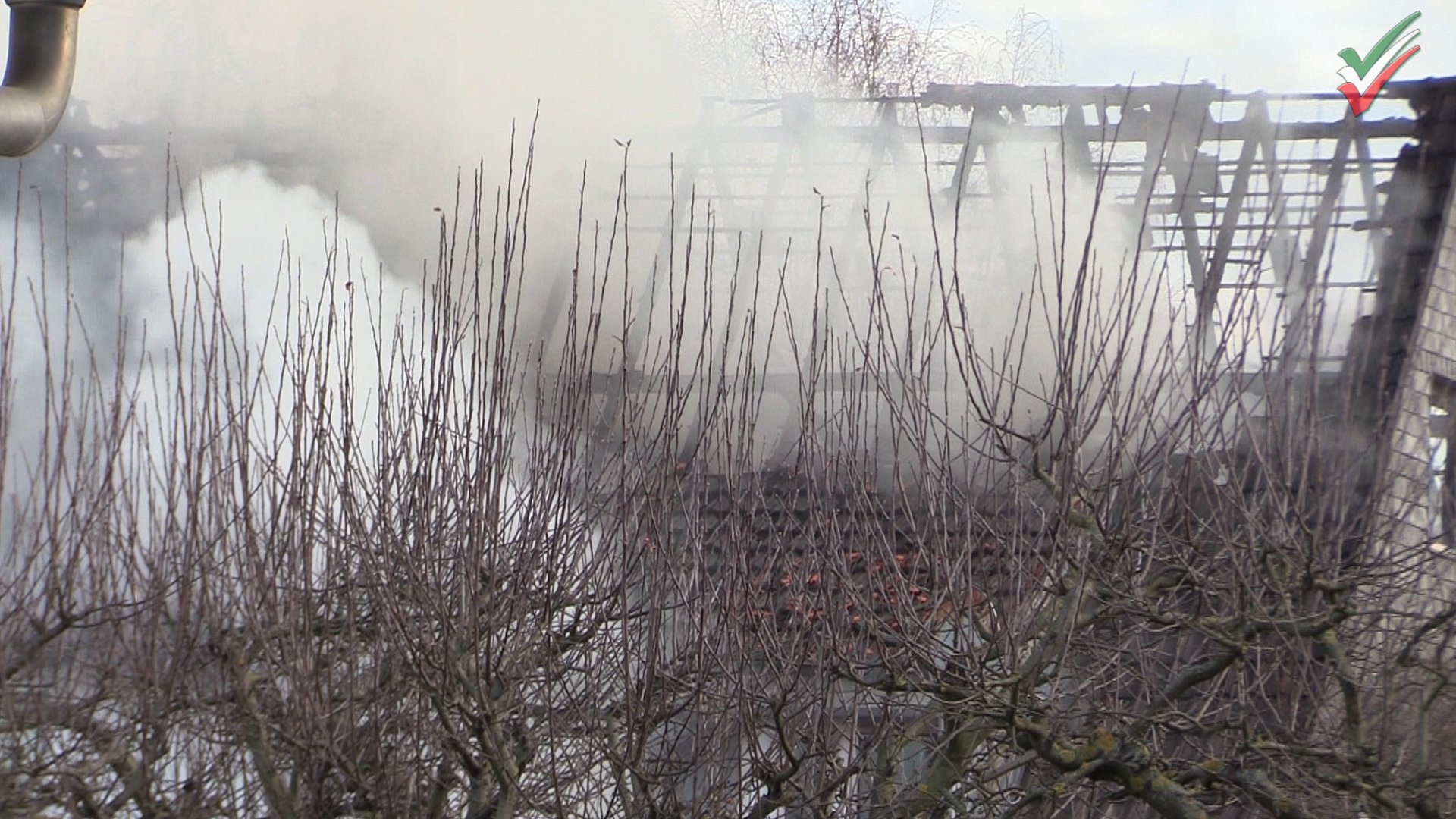 🚨Feuerwehr-Großeinsatz Wohnhausbrand in Hagen-Fley – Gebäude brannte bis ins Dachgeschoss