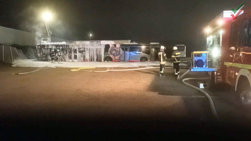 In Holzwickede brannte Linienbus – Hybrid-Busgeht in Flammen auf – Feuerwehreinsatz