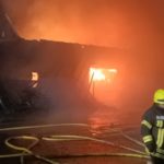 Feuerwehr-Großeinsatz in Kamen – Mehrere Tiere bei Scheunenbrand ums Leben gekommen