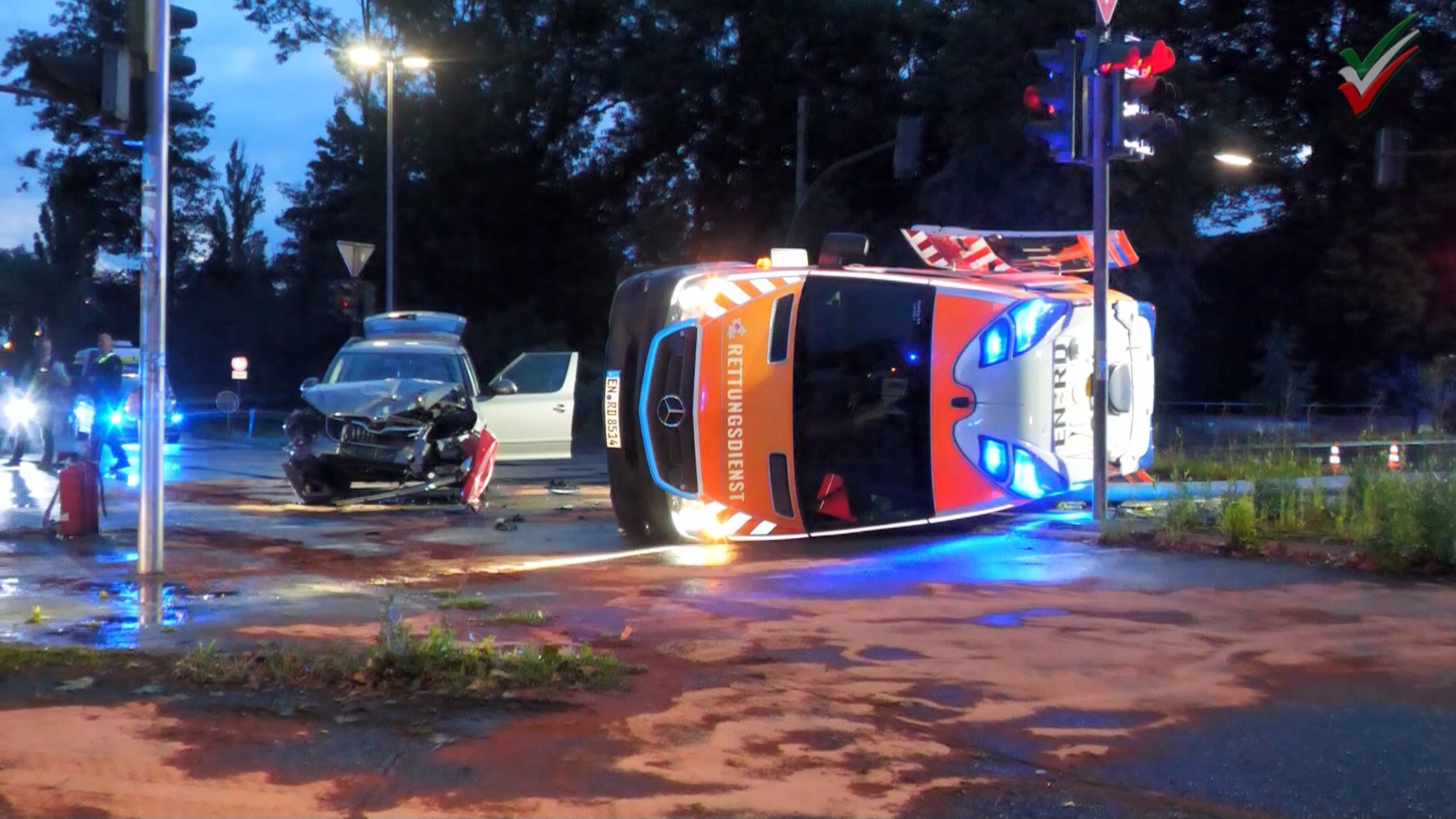 Schwerer Unfall Mit Krankentransporter In Witten Ktw Umgestürzt Sechs Verletzte