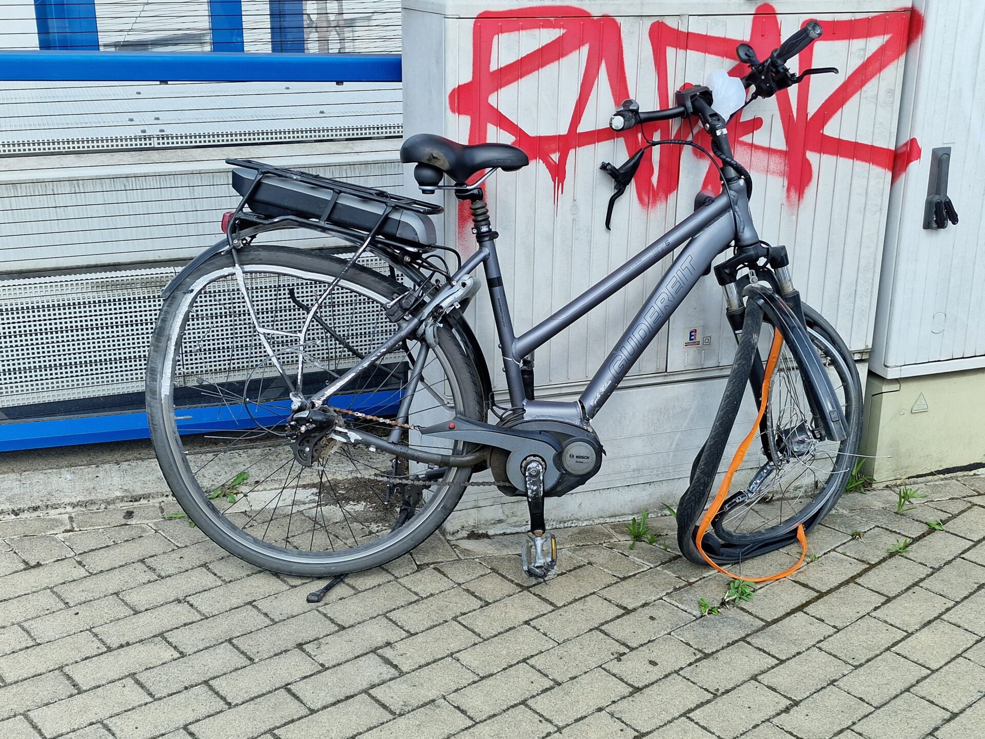 VU LKW / Radfahrerin: Unfall beim Abbiegen