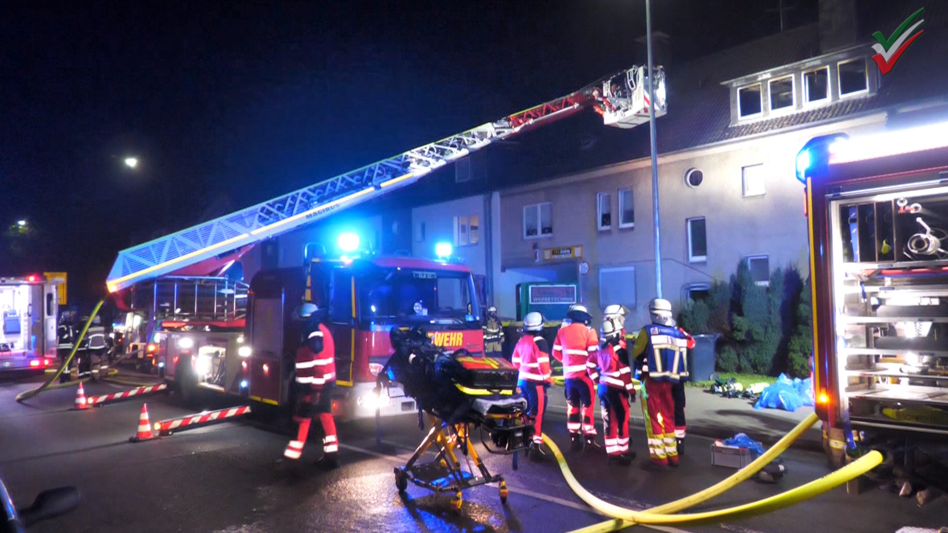 Tödliches Feuer im Dachgeschoss: Mann leblos aufgefunden | Dachstuhlbrand in Schwerte