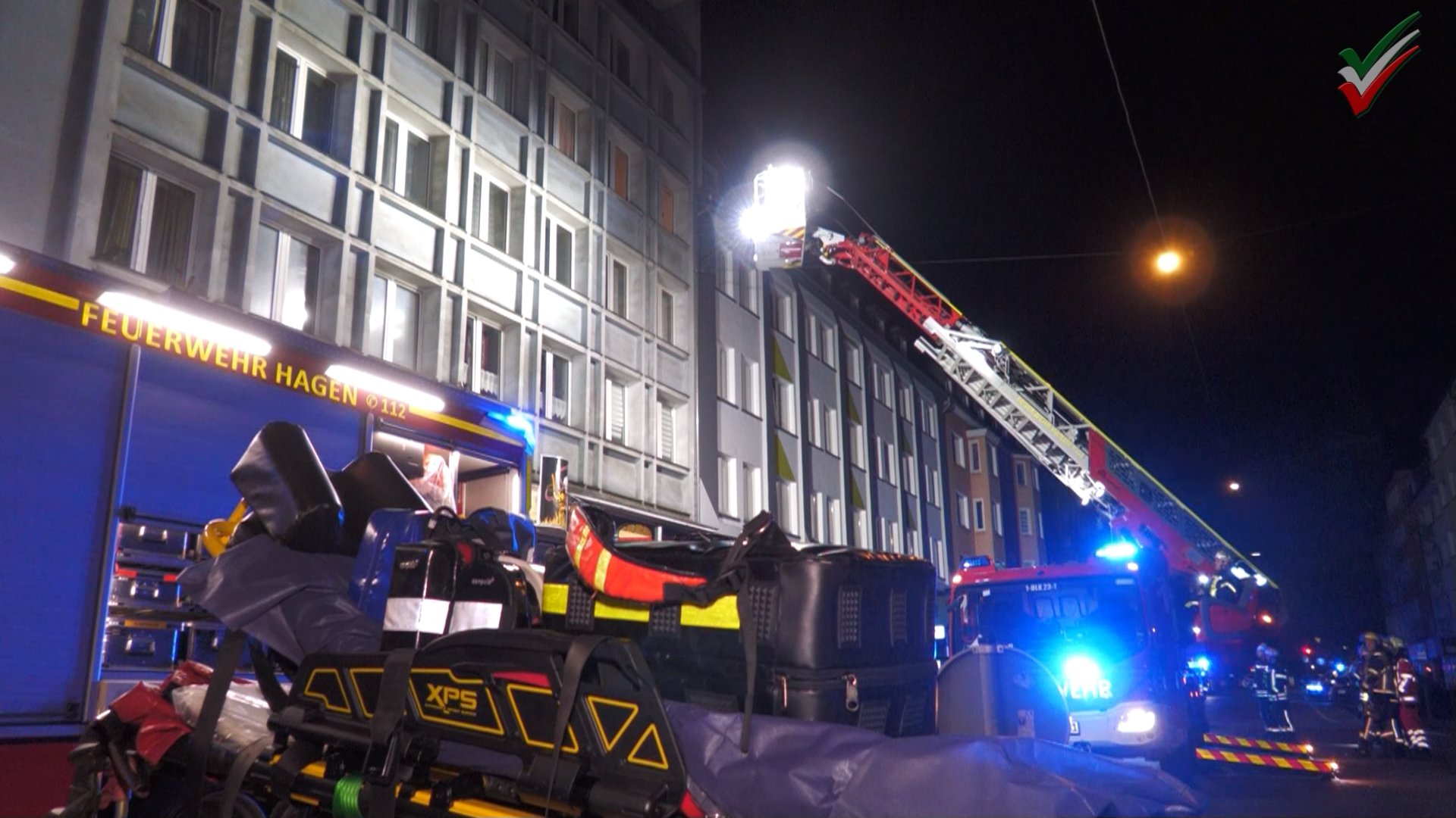 🔥 Nächtlicher Feuerwehr-Großeinsatz wegen Rauchentwicklung in Mehrfamilienhaus 🔥