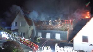 Dachstuhlbrand in Hagen in Neujahrsnacht – Mehrere Wohngebäude ausgebrannt nach Silvester