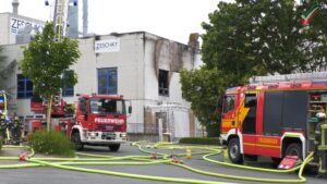2026 06 04 🔥🚨 Feuerwehrgroßeinsatz bei Industriebrand in Wetter-Volmarstein – A1 zweitweise gesperrt